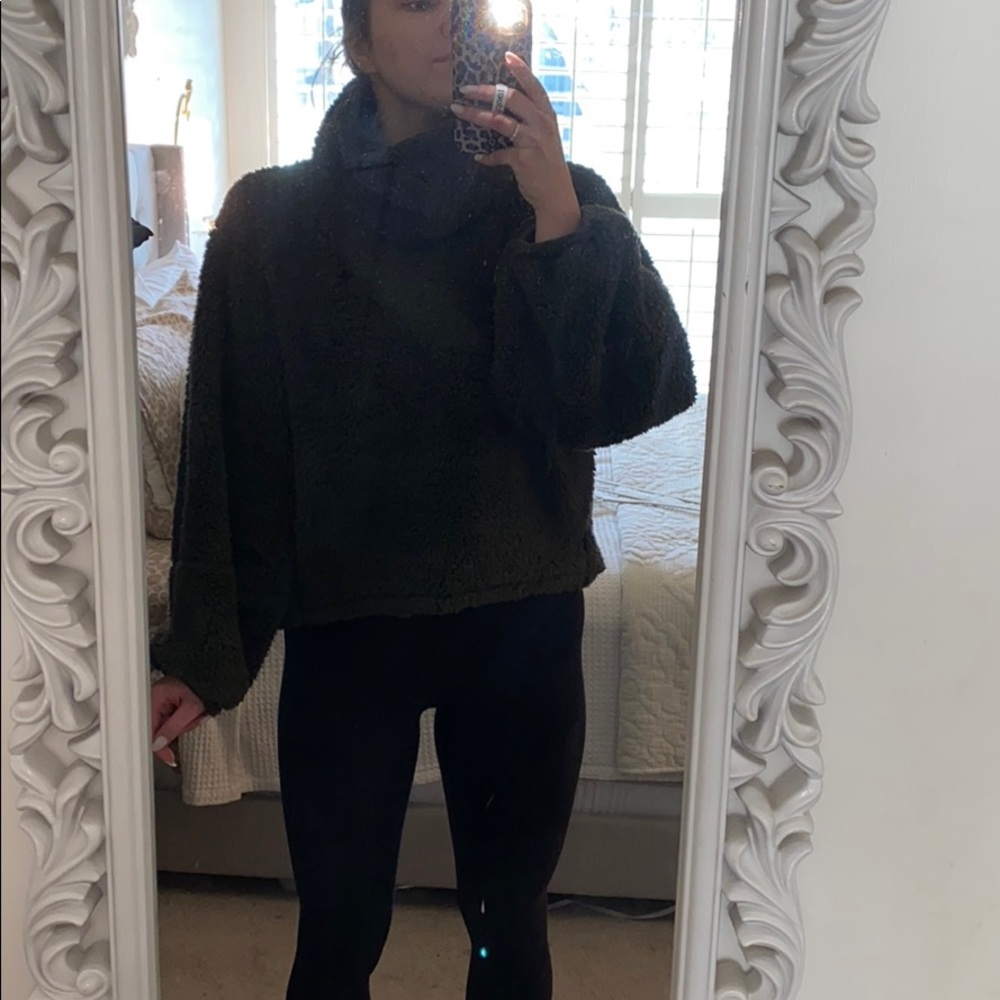 Lululemon Sherpa turtle neck